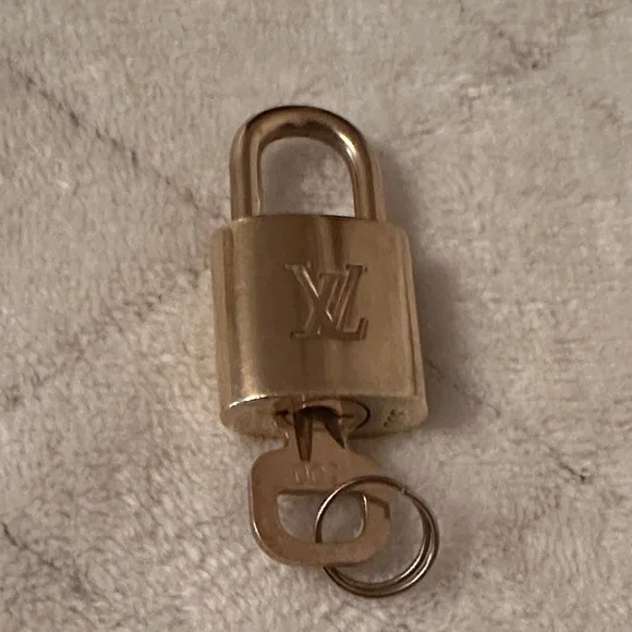 Louis Vuitton Lock and Key-300 - Picture 2 of 4